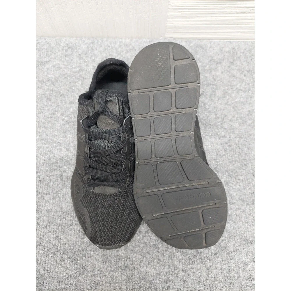 Adidas Men Athletic Shoe 5 Black Swift Run X Low Top Running Performance Comfort